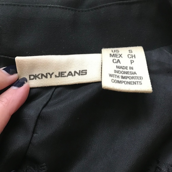 DKNY Black Boyfriend Blazer Small EUC - Picture 3 of 8